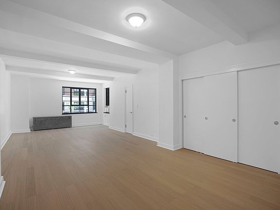 3rd image of 307 E 44th St APT 222
