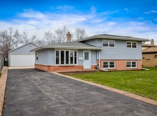 2616 Pauline Ave, Glenview, IL 60025