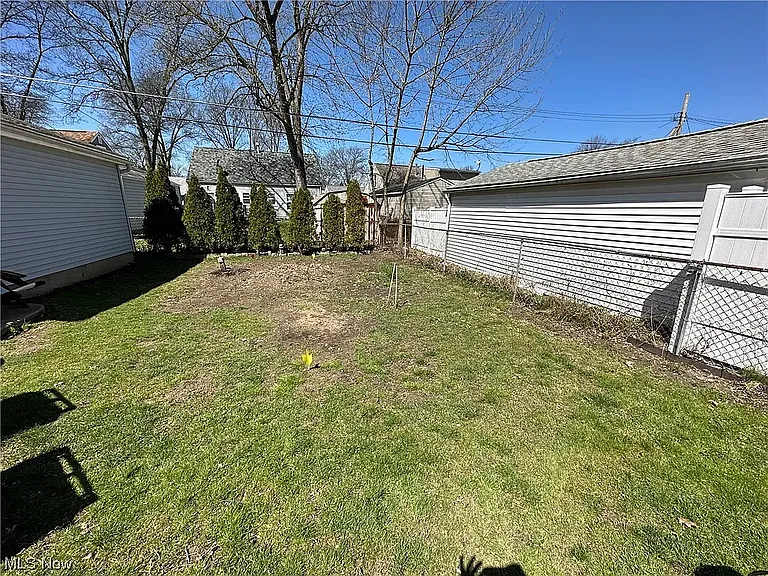 1942 Tudor St — Photo 13