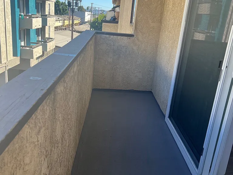 8520 Cedros — Photo 7