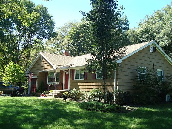 3rd image of 7 Brookside Cir