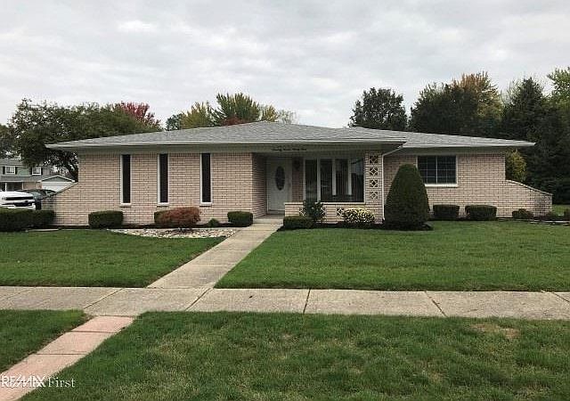1st image of 7794 S Royal Ct