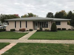 7794 S Royal Ct, Canton, MI 48187