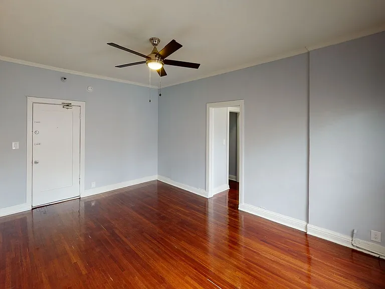 CT2 - Catalina Apts — Photo 8