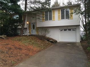 209 Van Doren Dr, Natrona Heights, PA 15065