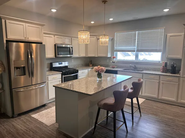 512 Solomon Rd, Westover, WV 26501