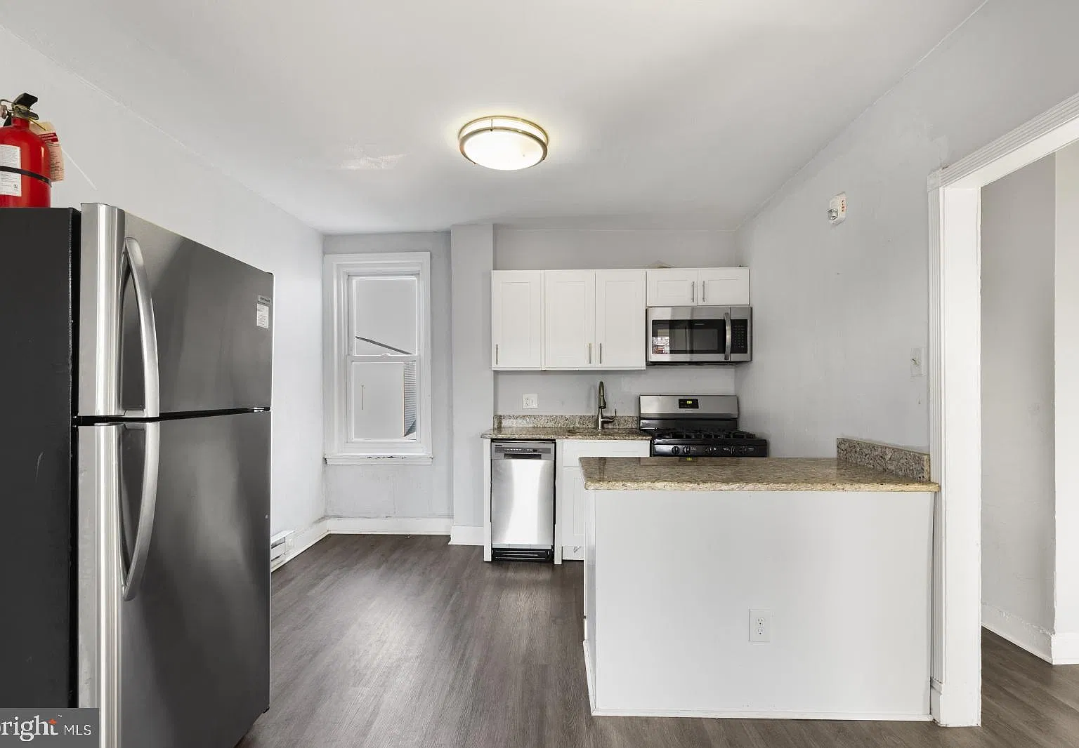 2 bed, 1.0 bath, $995 — Photo 4