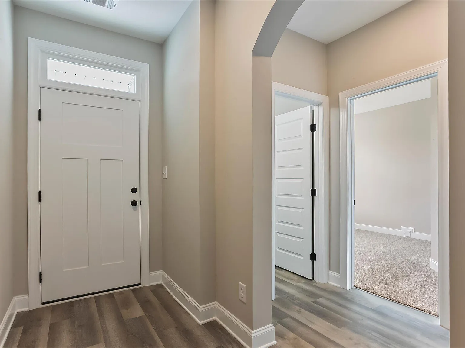 3 bed, 2.0 bath, 1617 sqft, $1,700 — Photo 2