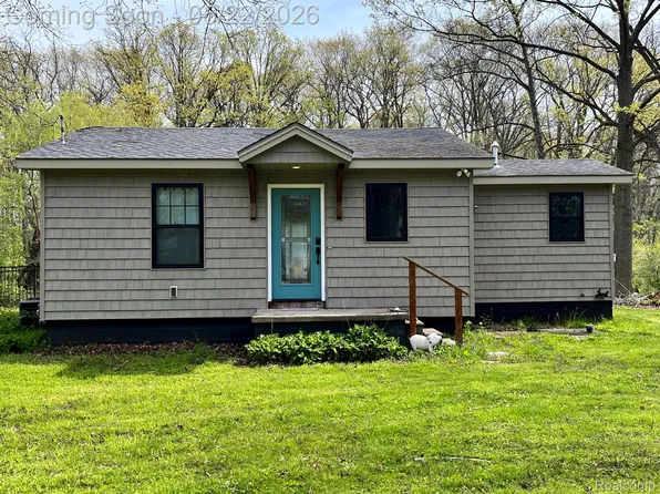 5036 E Woodland Ln, East China, MI 48054