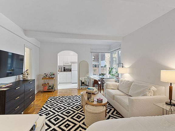 3rd image of 120 Central Park S APT 3E