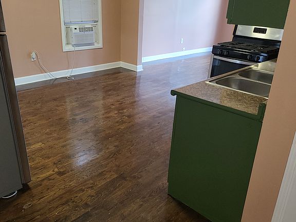 2nd image of 2151 W 21st St #2