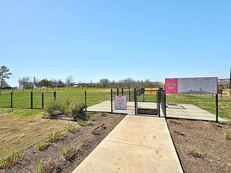 9608 Hamadryas Dr — Photo 32