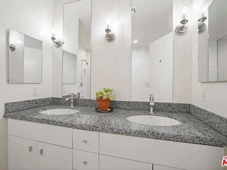 1100 Wilshire Blvd #3307 — Photo 17