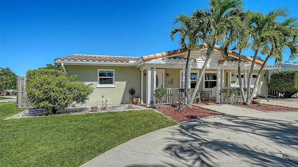 3 bed, 2.0 bath, 1650 sqft, $3,400 — Photo 3