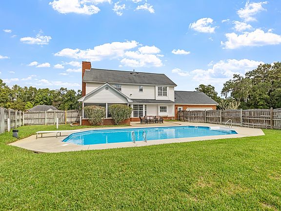 2nd image of 6227 Myrtlewood Ct