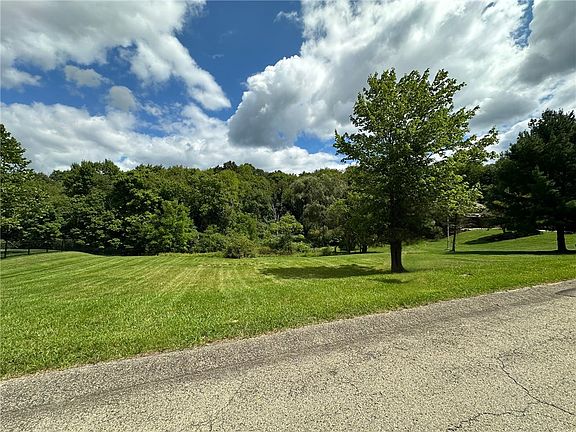 3rd image of 107 Altermoor Dr