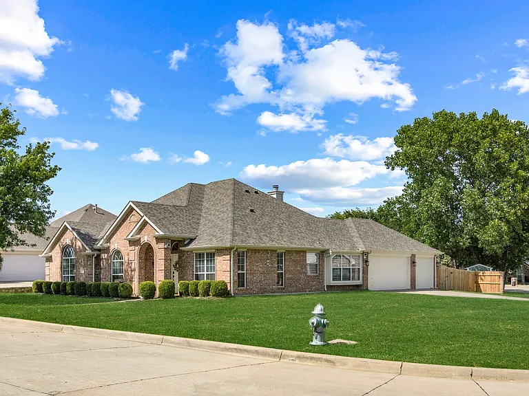 3000 Saint Amanda Dr — Photo 3