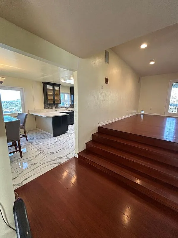 4 bed, 3.0 bath, 2488 sqft, $5,000 — Photo 4