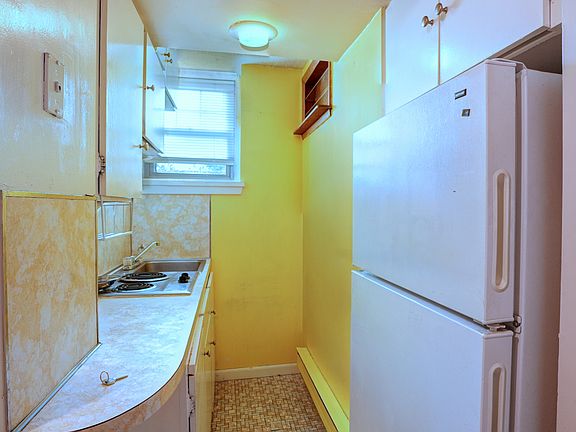 5th image of 51 Presidents Ln APT 8