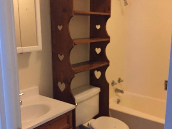 4th image of 104 N Pecan St APT 16