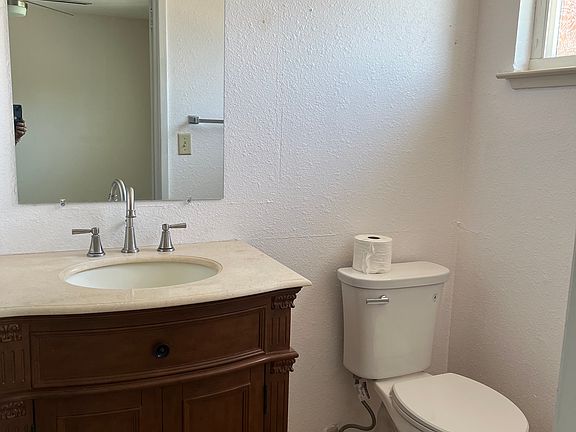 5th image of 452 Valley View Dr