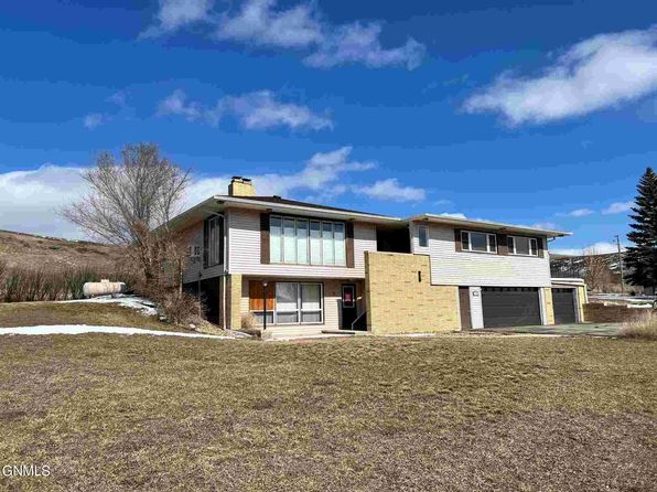 771 James Dr, Plentywood, MT 59254