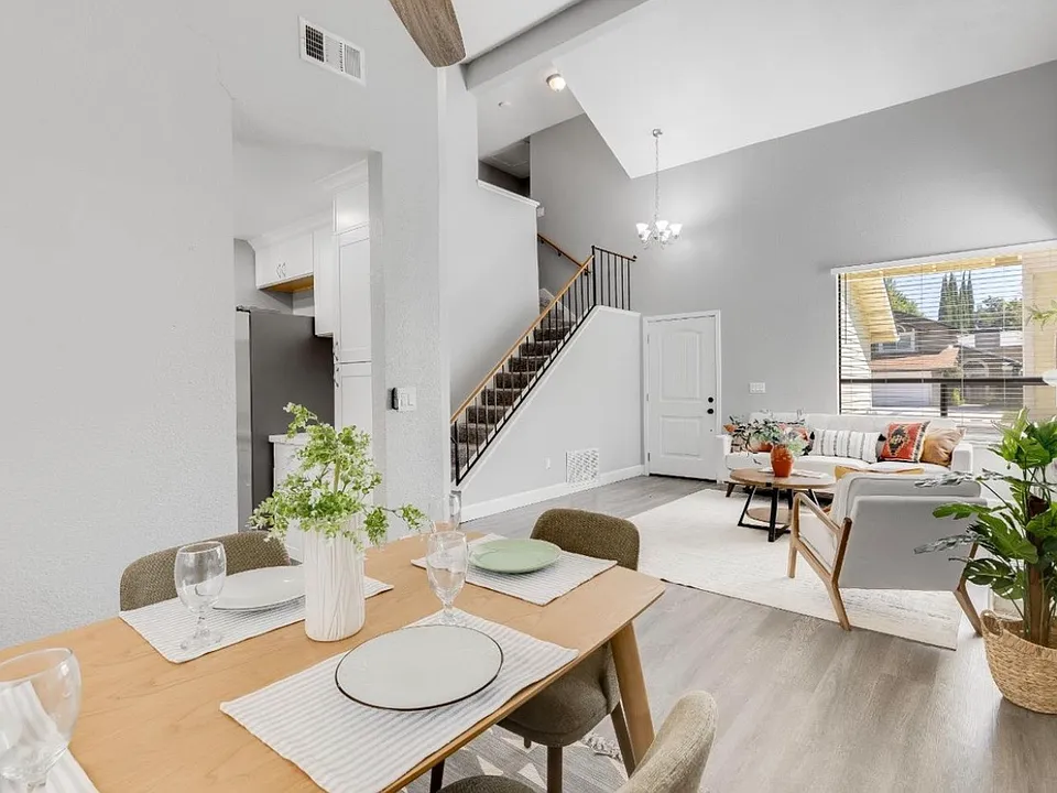 3585 Rio Rosa Way