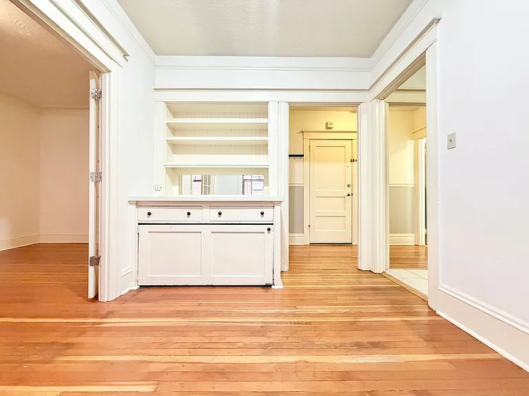 2109 NW Irving St #203 — Photo 5