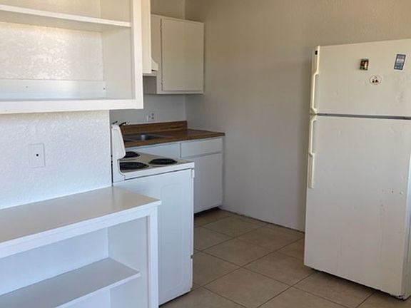 3rd image of 2654 S Mountain View Dr #4
