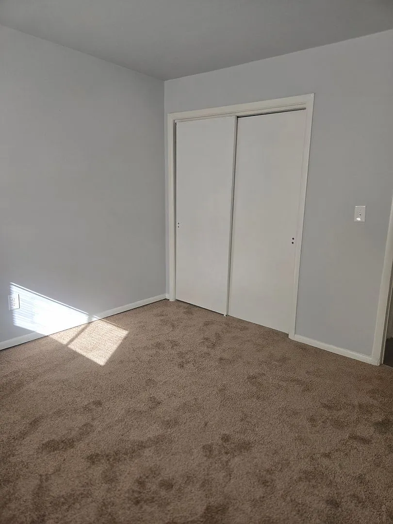 2 bedrooms, 1 bathroom, 1st floor — Photo 4