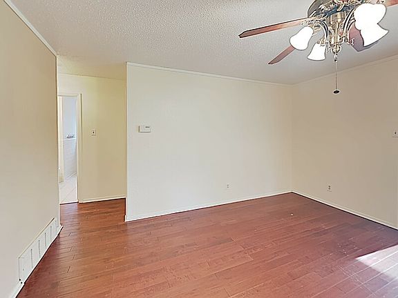 4th image of 533 NW Sandra Ln
