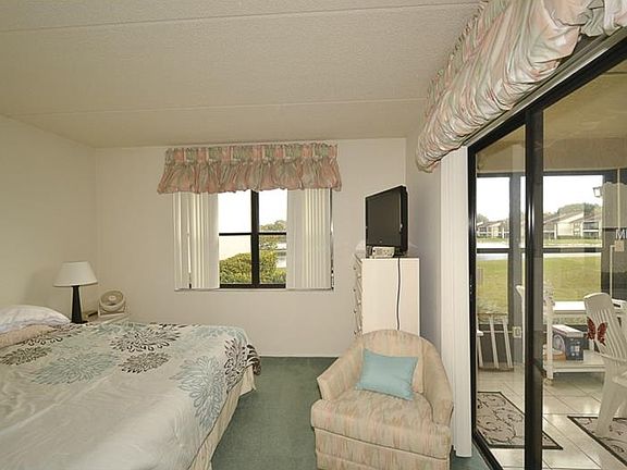 4th image of 331 Woodlake Wynde #331