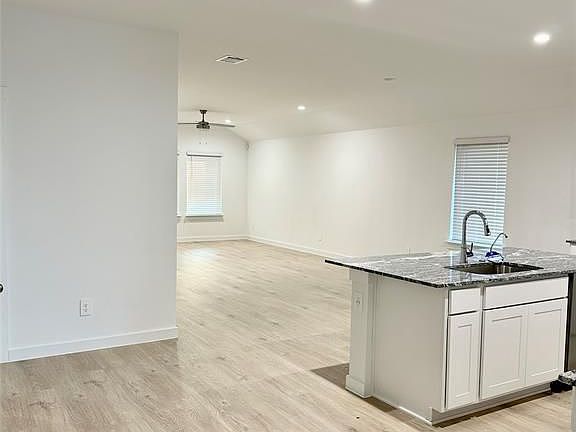 3rd image of 4974 Edgewood Dr