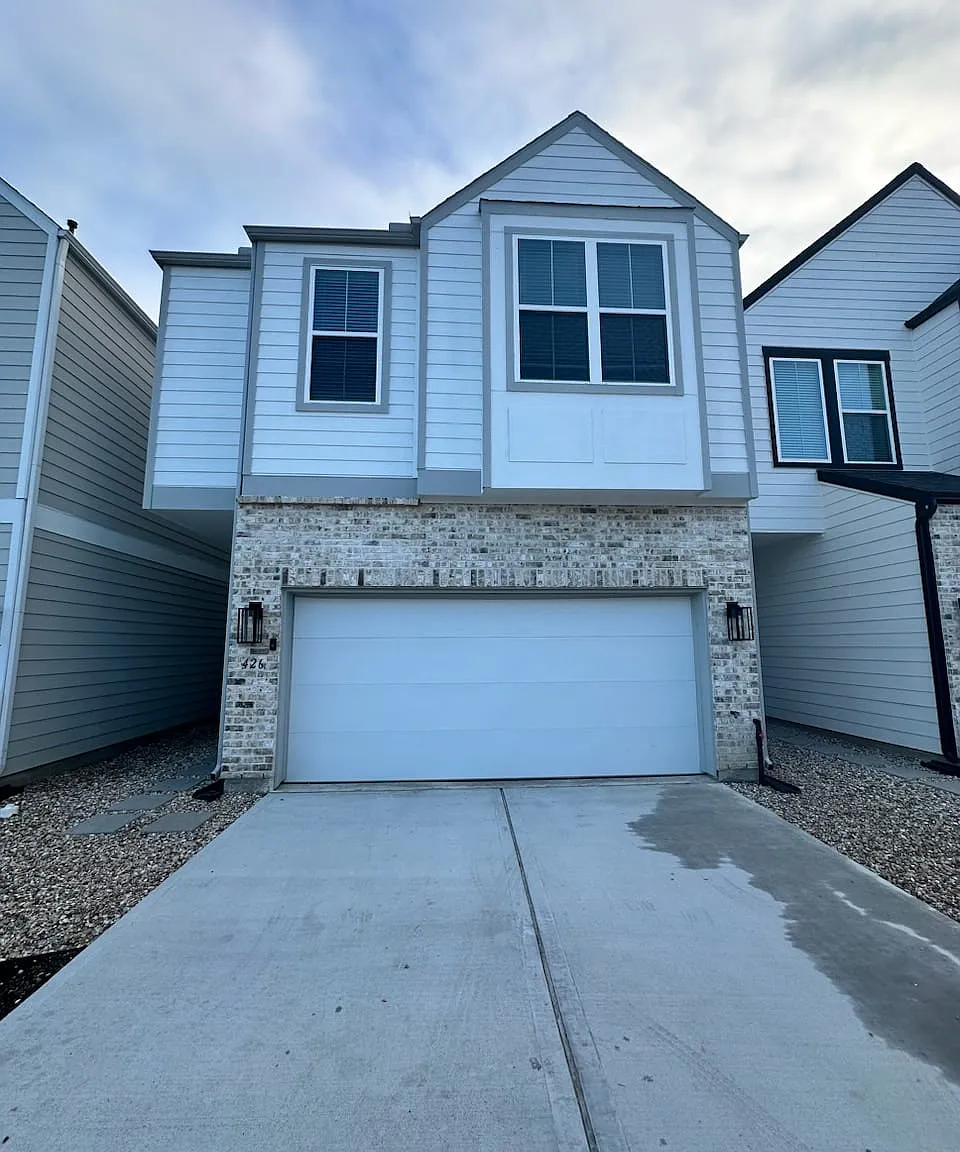 3 bed, $2,650 — Photo 2