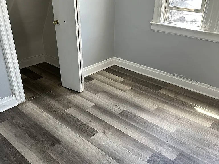 106 Rollinson St — Photo 9