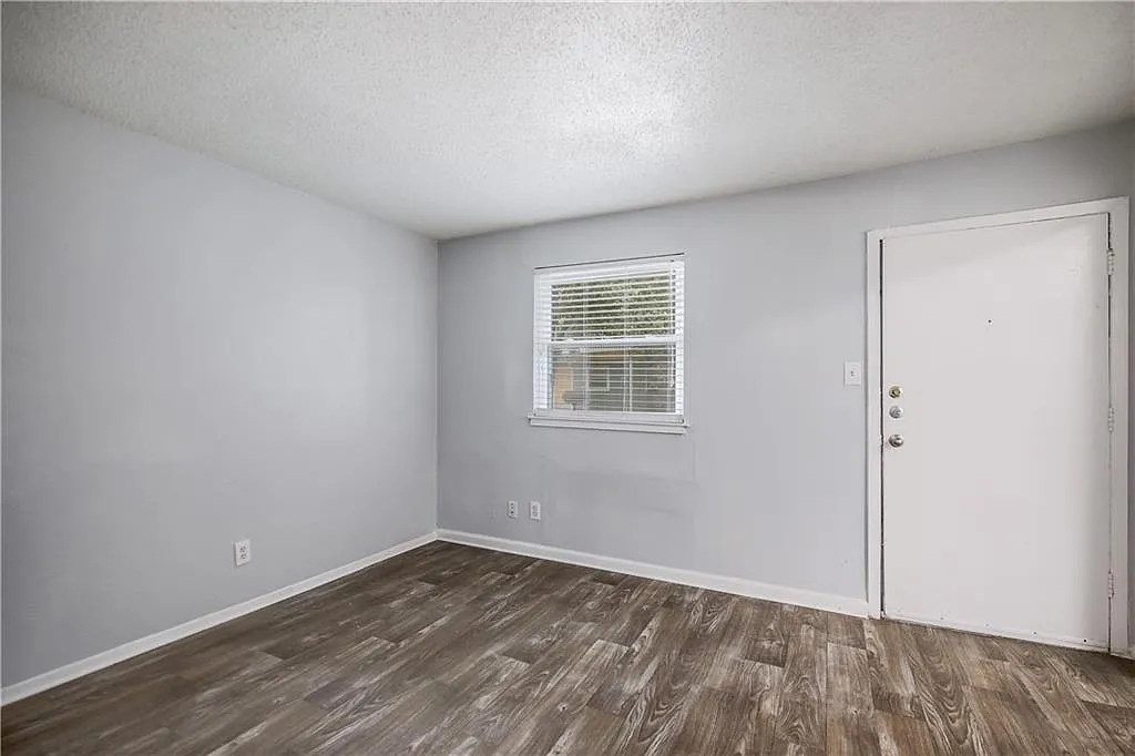 2 bed, 770 sqft, $1,195 — Photo 4