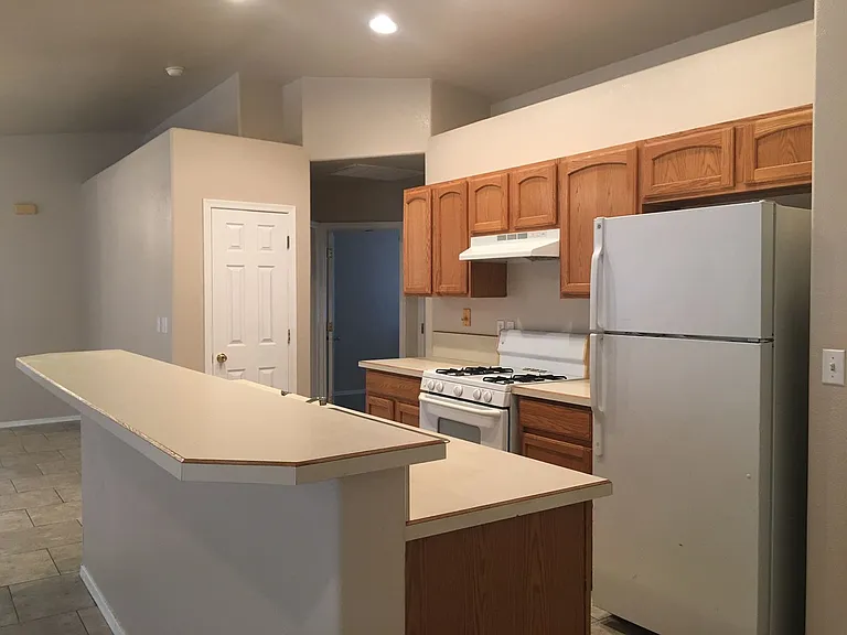 9815 S Phoenix Dr — Photo 5