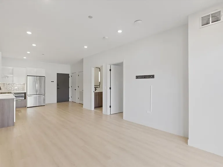 948 W Sunnyside Ave #201 — Photo 7