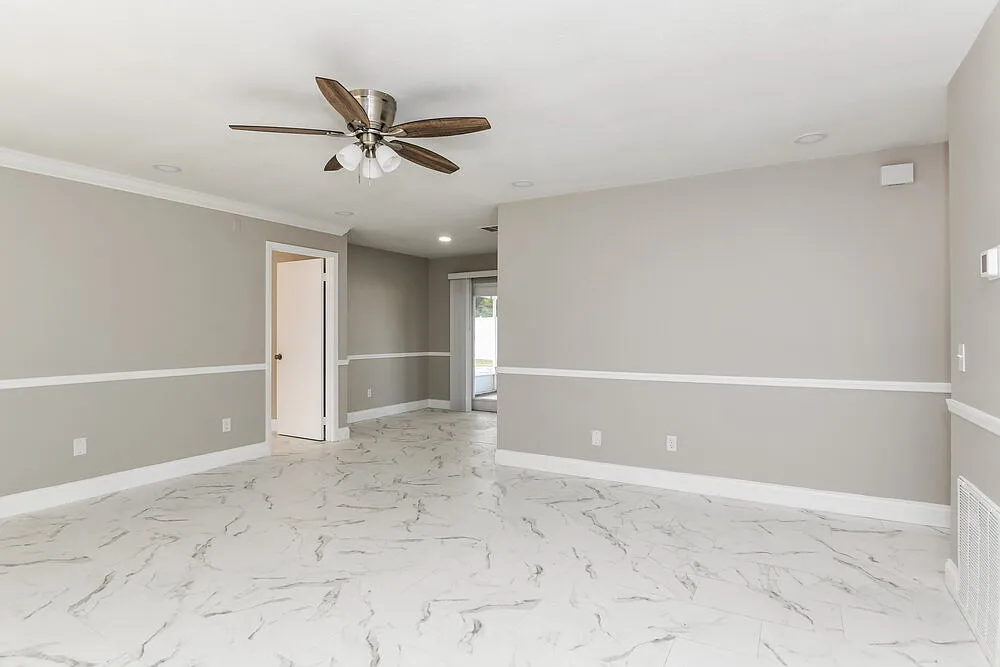 3 bed, 2.0 bath, 1154 sqft, $2,075 — Photo 4