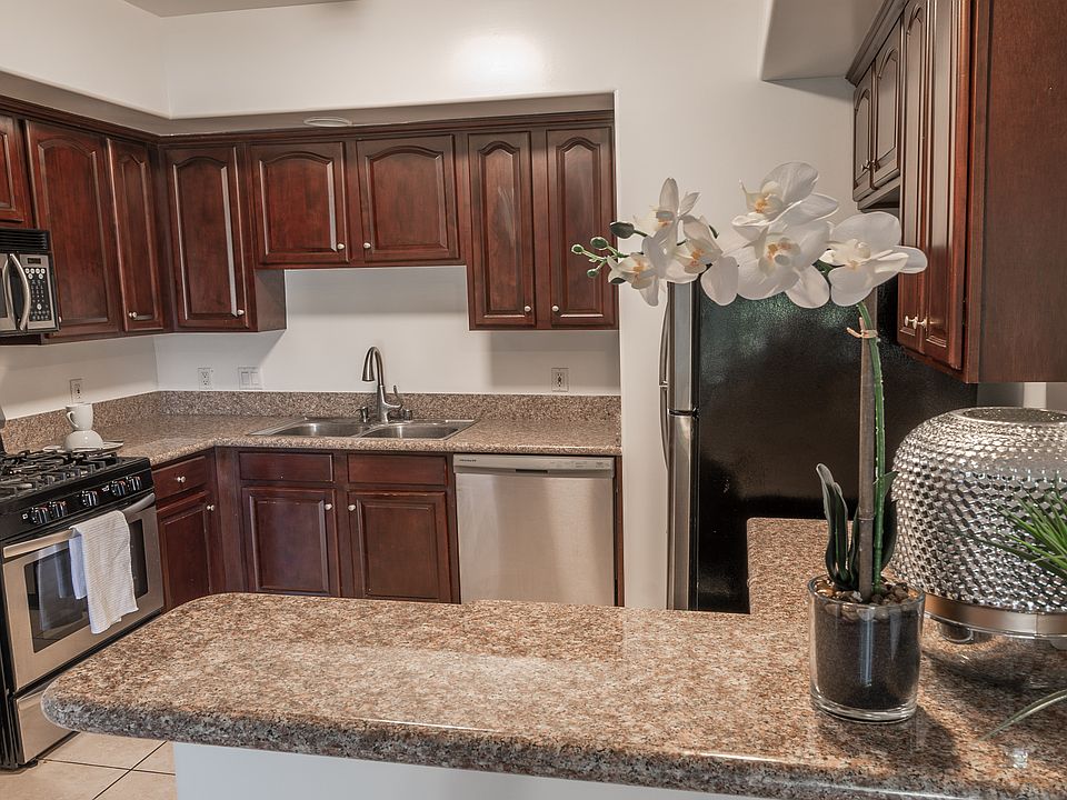 1st image of 1731 Corinth Ave APT 401