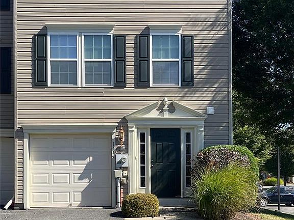 2nd image of 1145 Sparrow Way