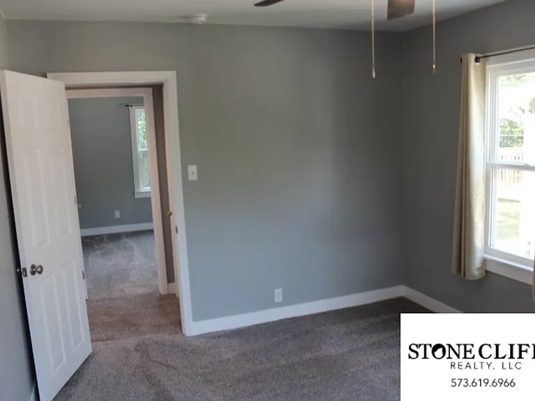708 Houchin St — Photo 18