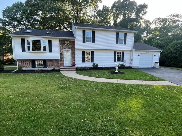 17 Allison Ct, Riverside, RI 02915