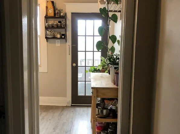 1071 Davenport Rd #1A, Toronto, ON M6G 2C2