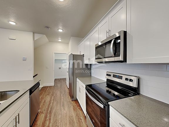 3rd image of 6721 Mountain Maple Dr