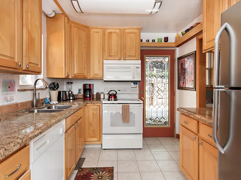451 Mountain Shadow Dr — Photo 8