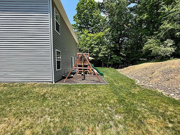 2nd image of 212 Black Oak Ln