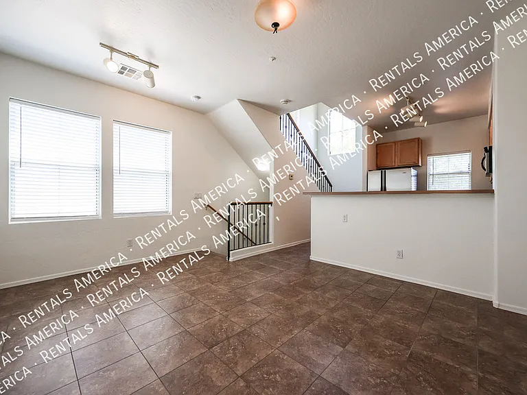747 N Port Dr — Photo 10