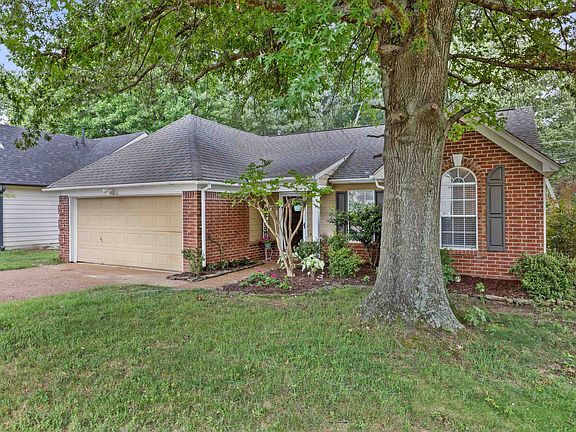 2nd image of 1379 Lagrange Downs Rd