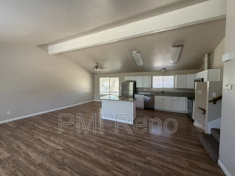 3675 Meeks Way — Photo 4